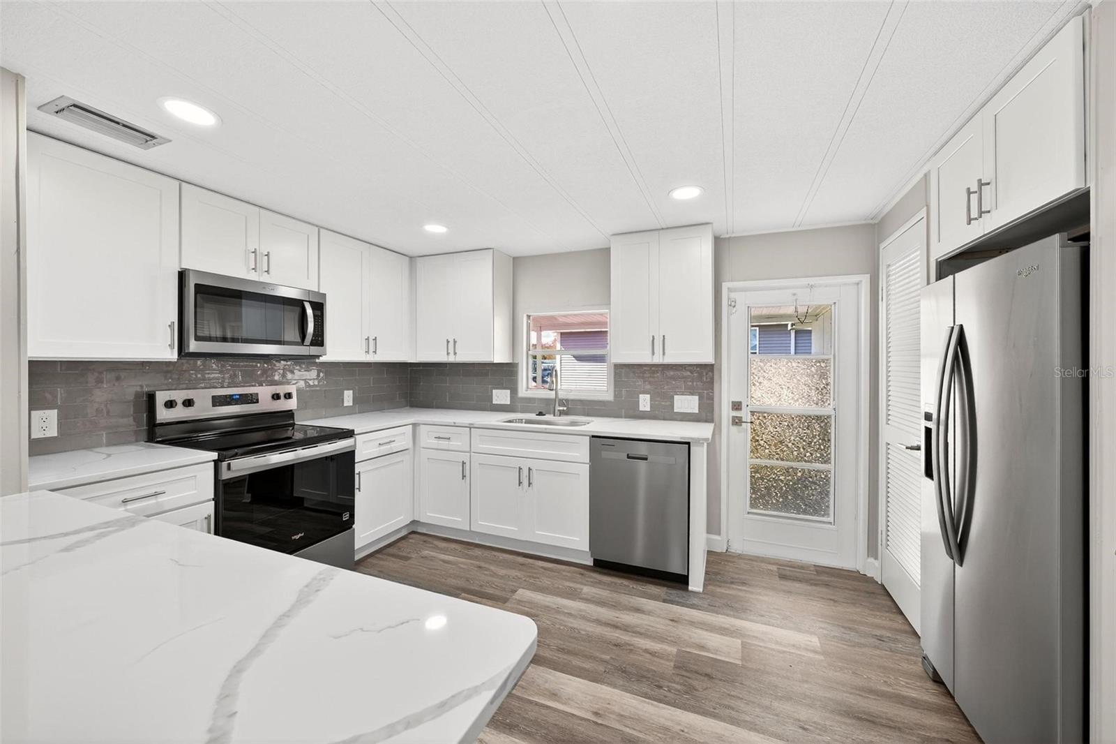 1114 ELKHART CIR, TAVARES, FL, 32778