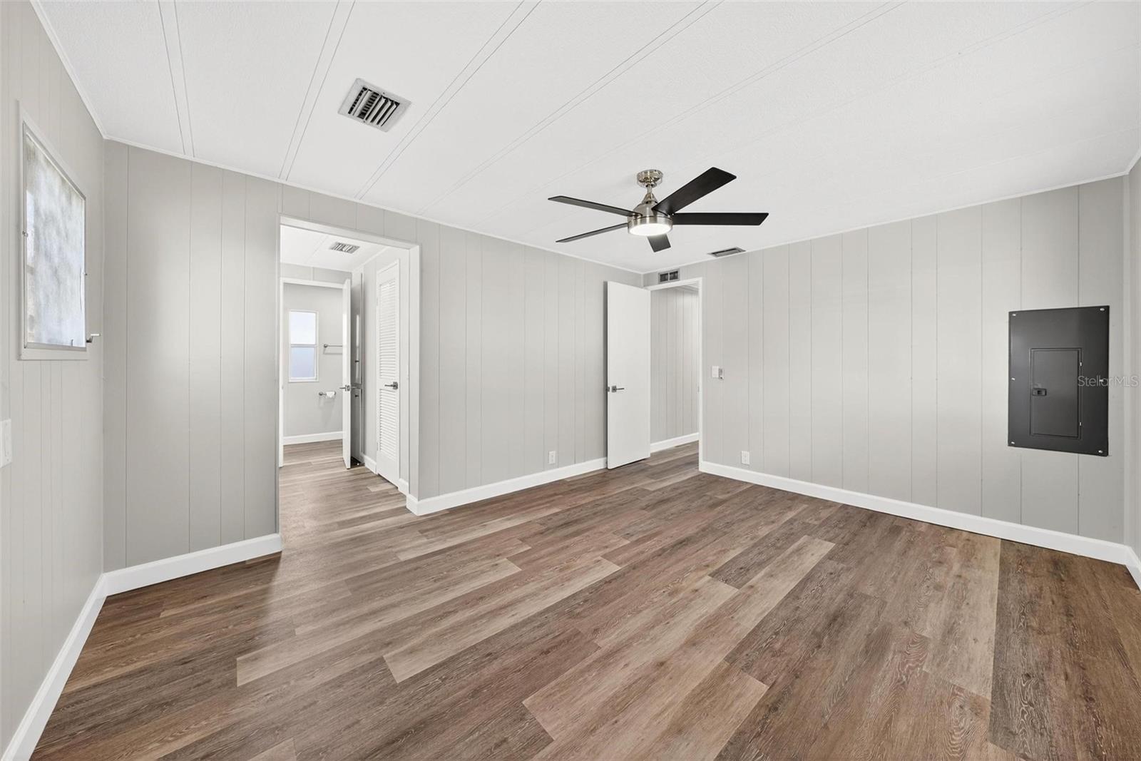 1114 ELKHART CIR, TAVARES, FL, 32778