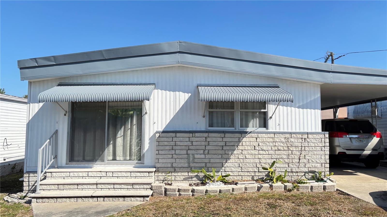 TB8449118 Property Photo