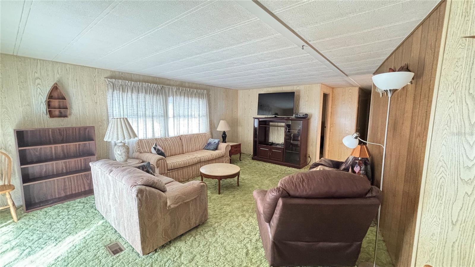 TB8449118 Property Photo