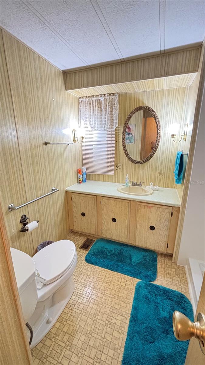 TB8449118 Property Photo