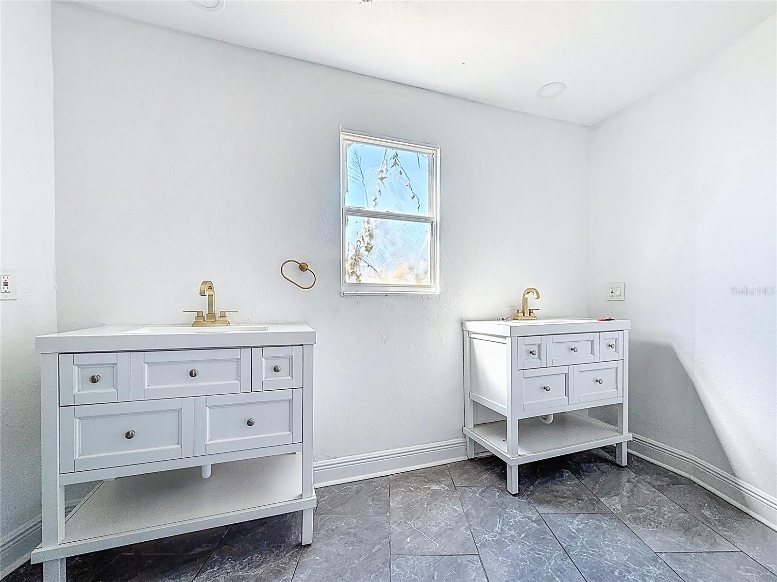 2100 28TH AVE N, ST PETERSBURG, FL, 33713