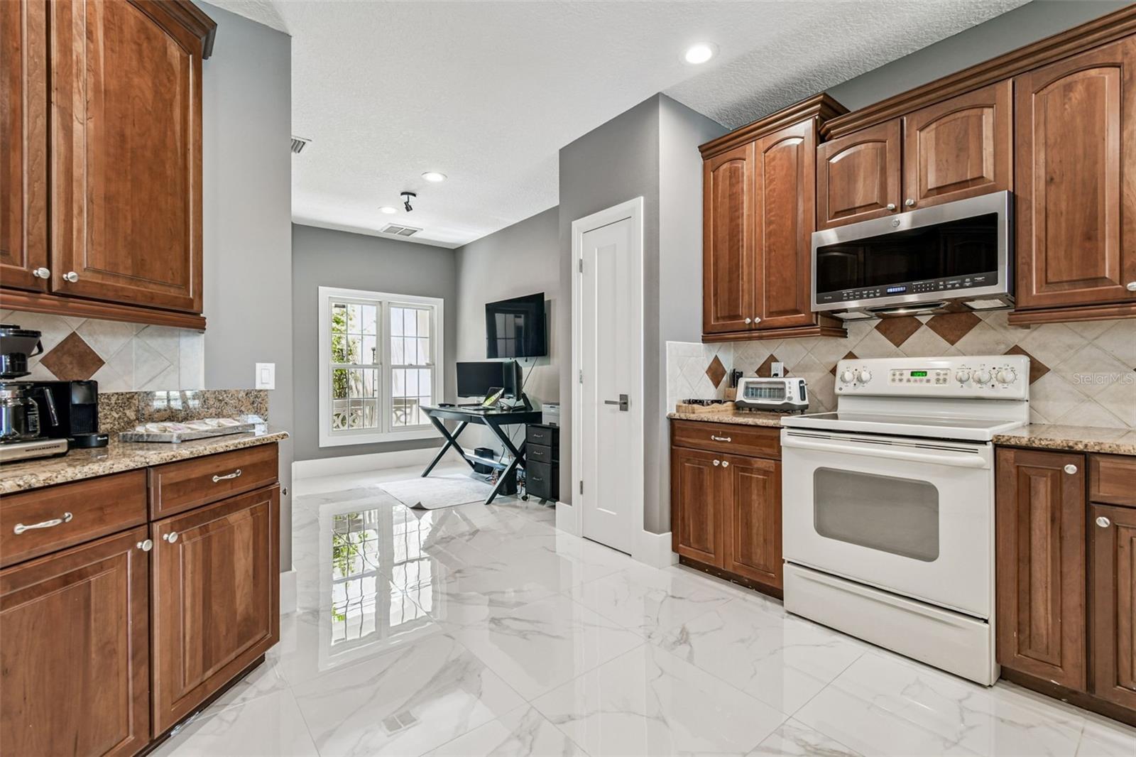 3155 LAKE ELLEN DR, TAMPA, FL, 33618