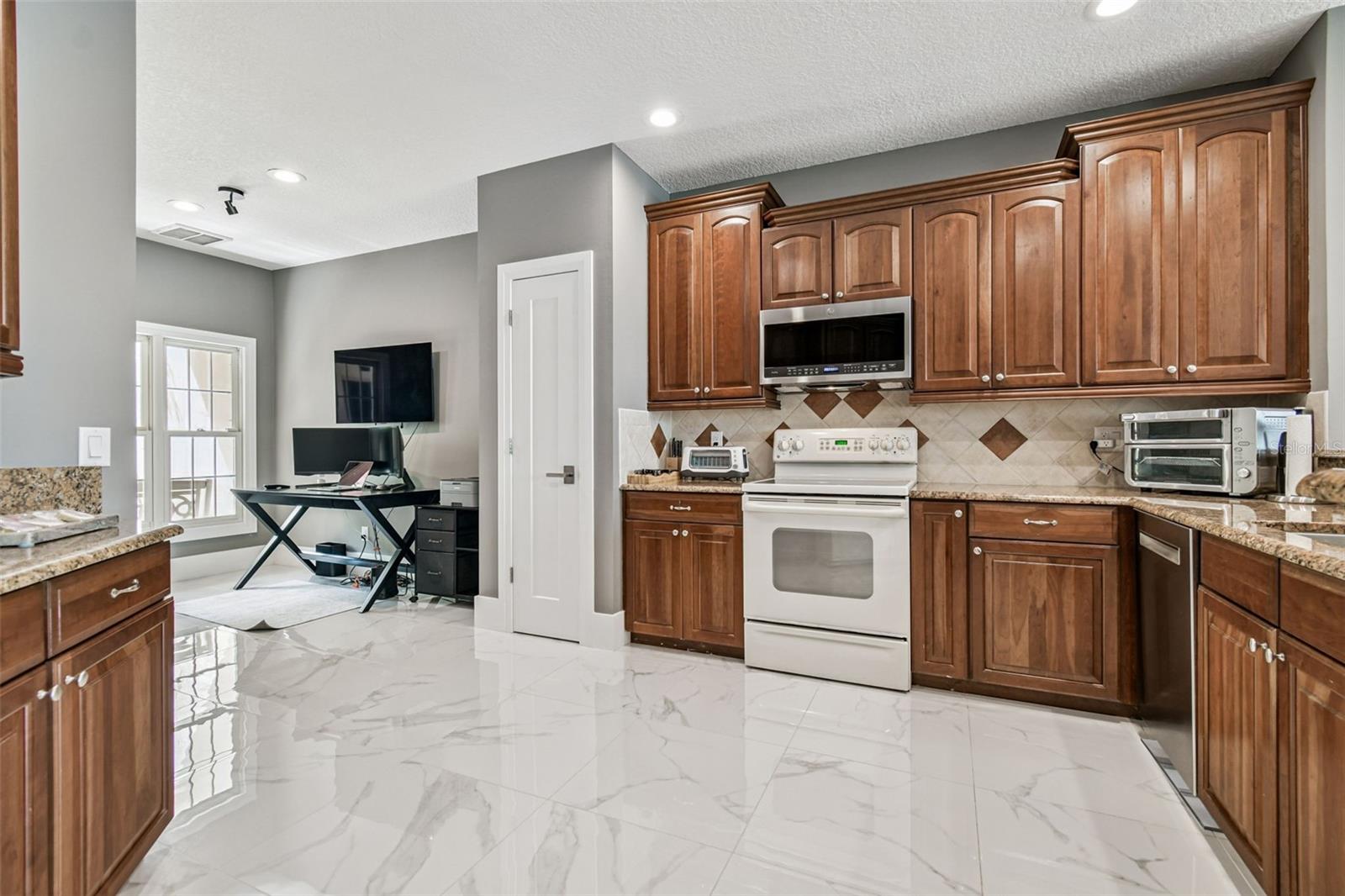 3155 LAKE ELLEN DR, TAMPA, FL, 33618