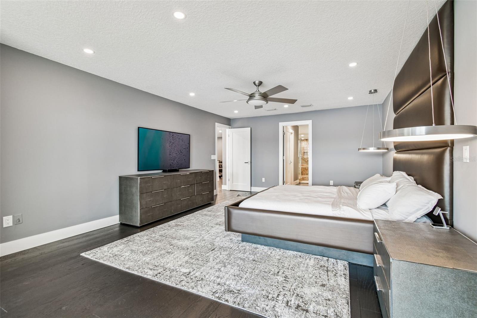 3155 LAKE ELLEN DR, TAMPA, FL, 33618