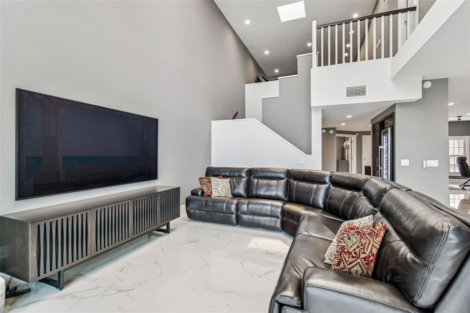 3155 LAKE ELLEN DR, TAMPA, FL, 33618