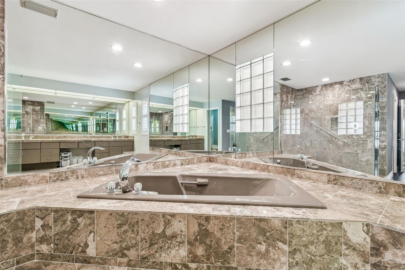 3155 LAKE ELLEN DR, TAMPA, FL, 33618