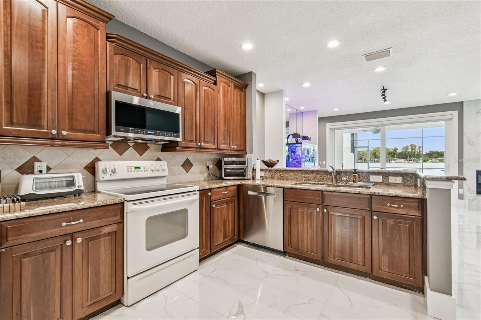 3155 LAKE ELLEN DR, TAMPA, FL, 33618