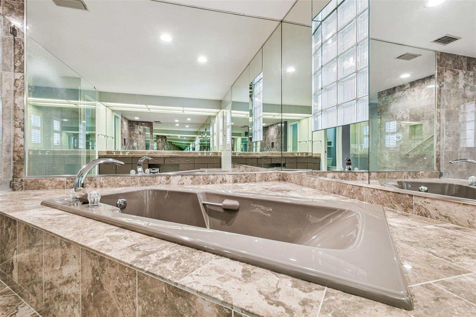 3155 LAKE ELLEN DR, TAMPA, FL, 33618