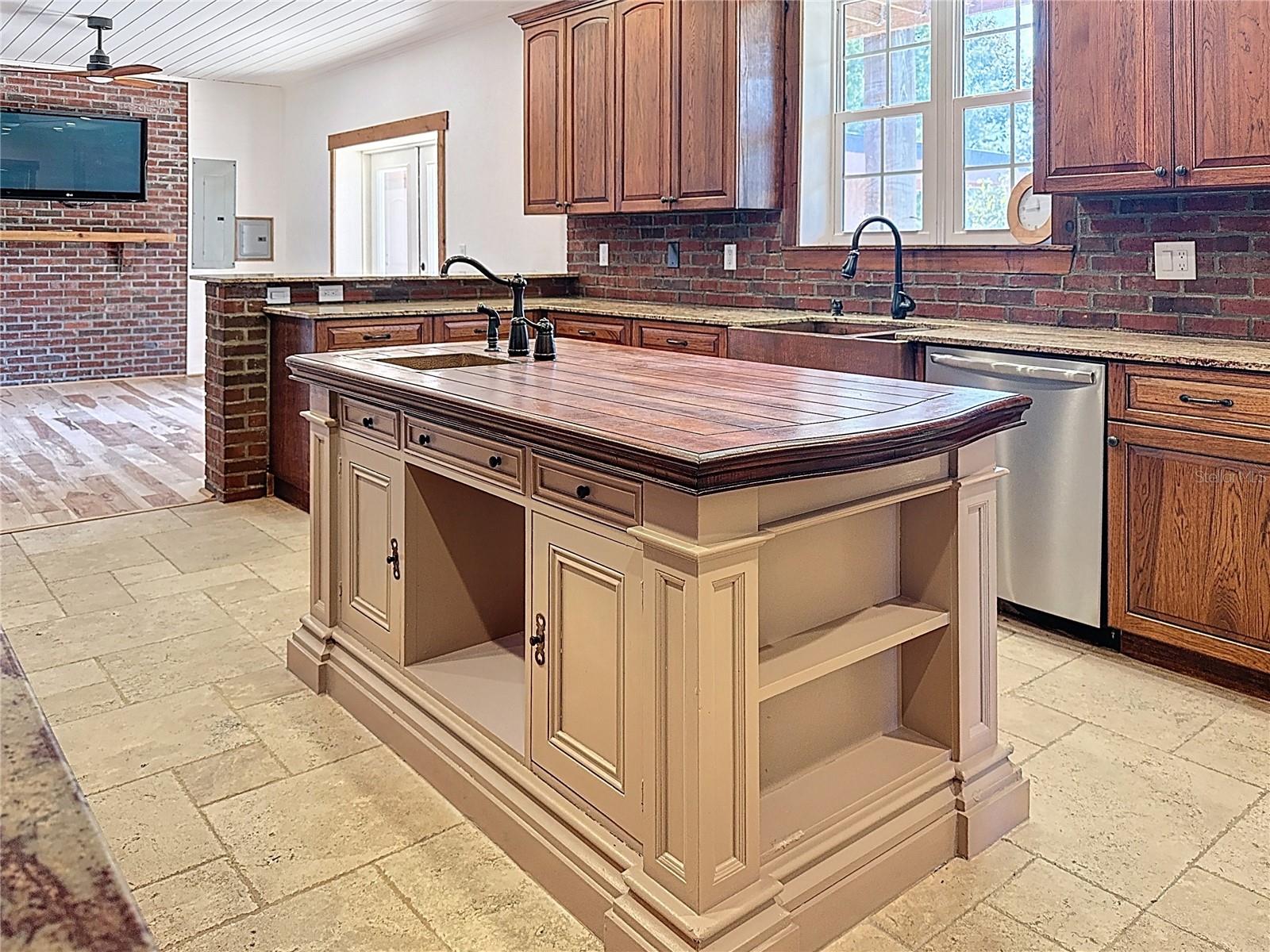 A4672463 Property Photo