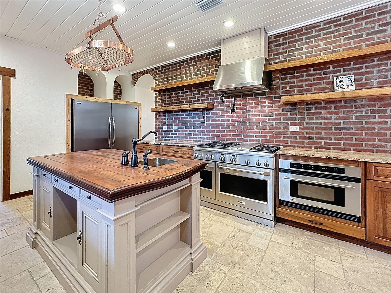 A4672463 Property Photo