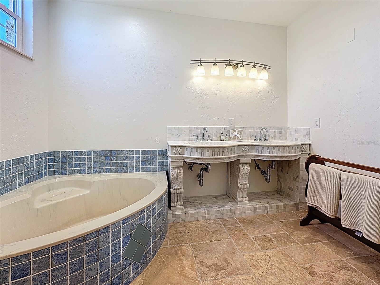 A4672463 Property Photo