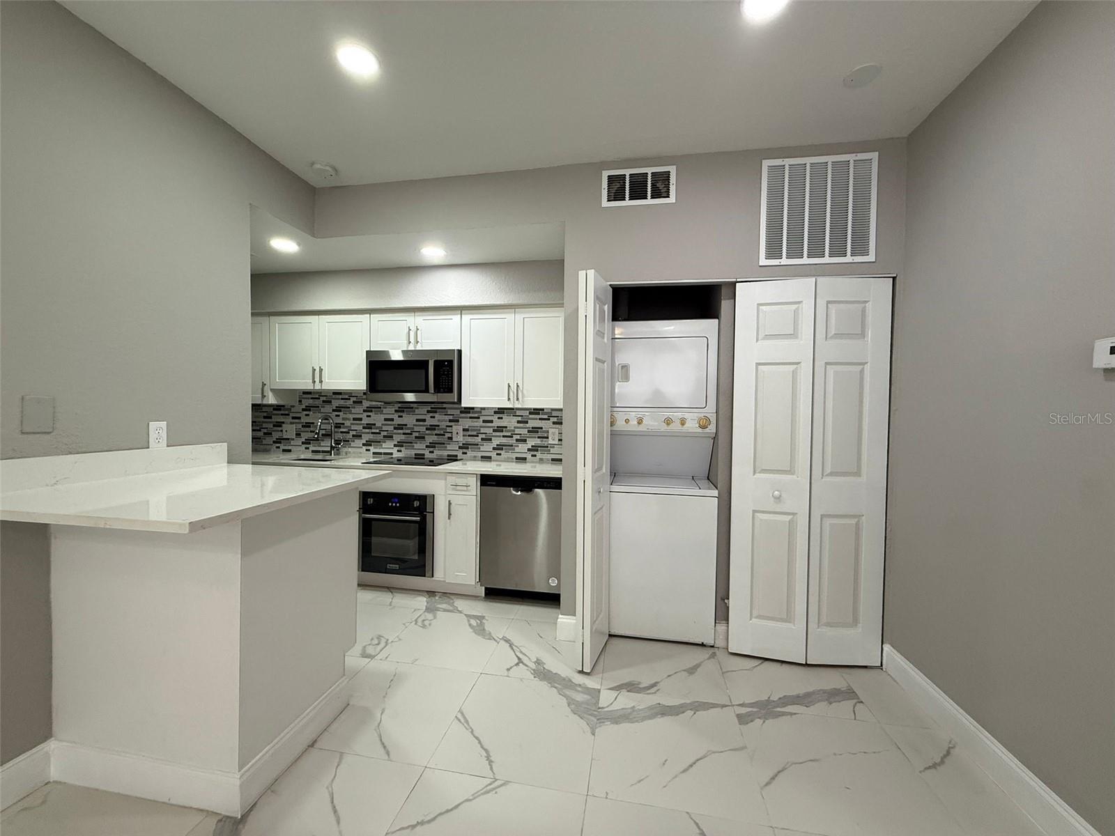 9258 LAKE CHASE ISLAND WAY, TAMPA, FL, 33626