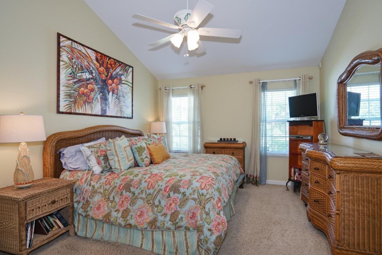 2201 HOWARD LN, TAMPA, FL, 33612