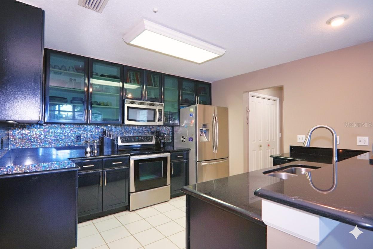 2201 HOWARD LN, TAMPA, FL, 33612