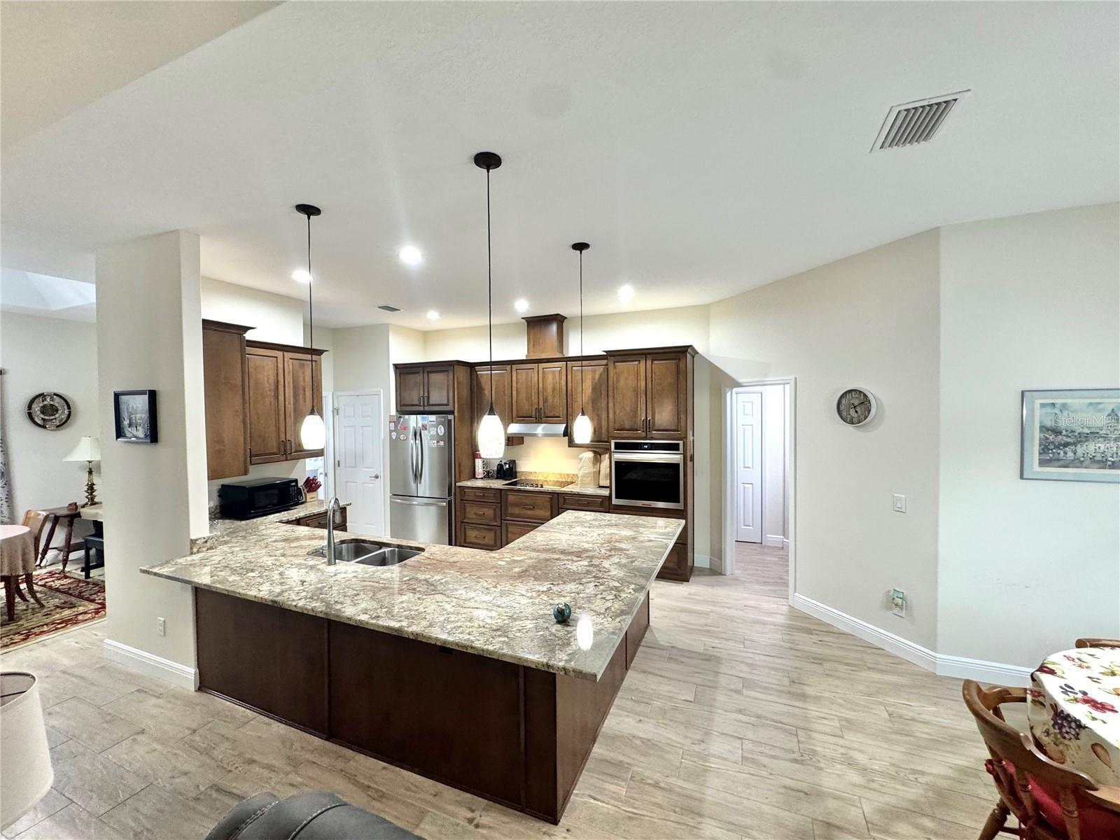 TB8449218 Property Photo