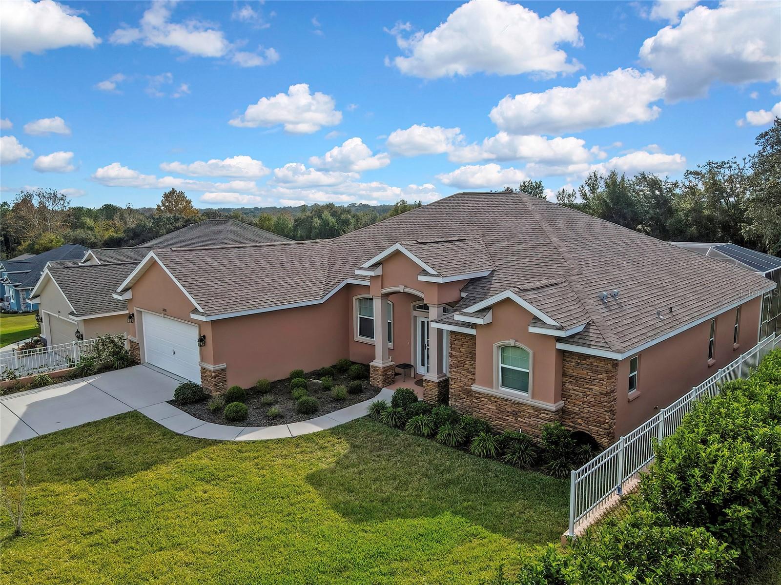 TB8449218 Property Photo