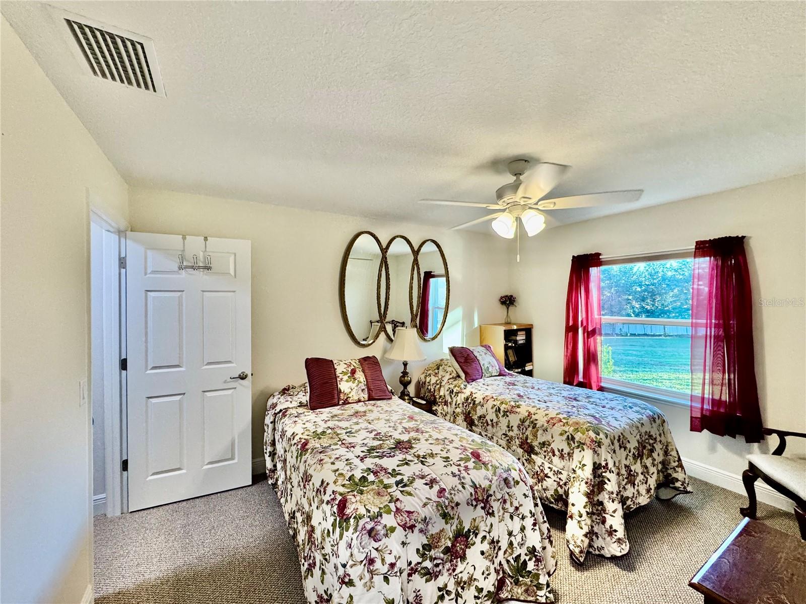 TB8449218 Property Photo