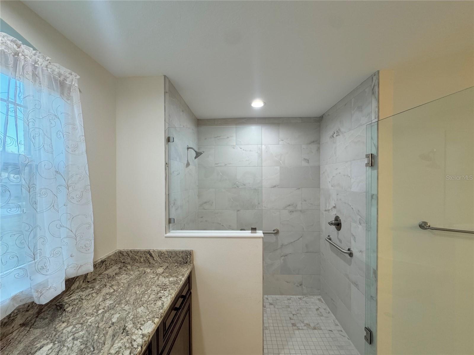 TB8449218 Property Photo