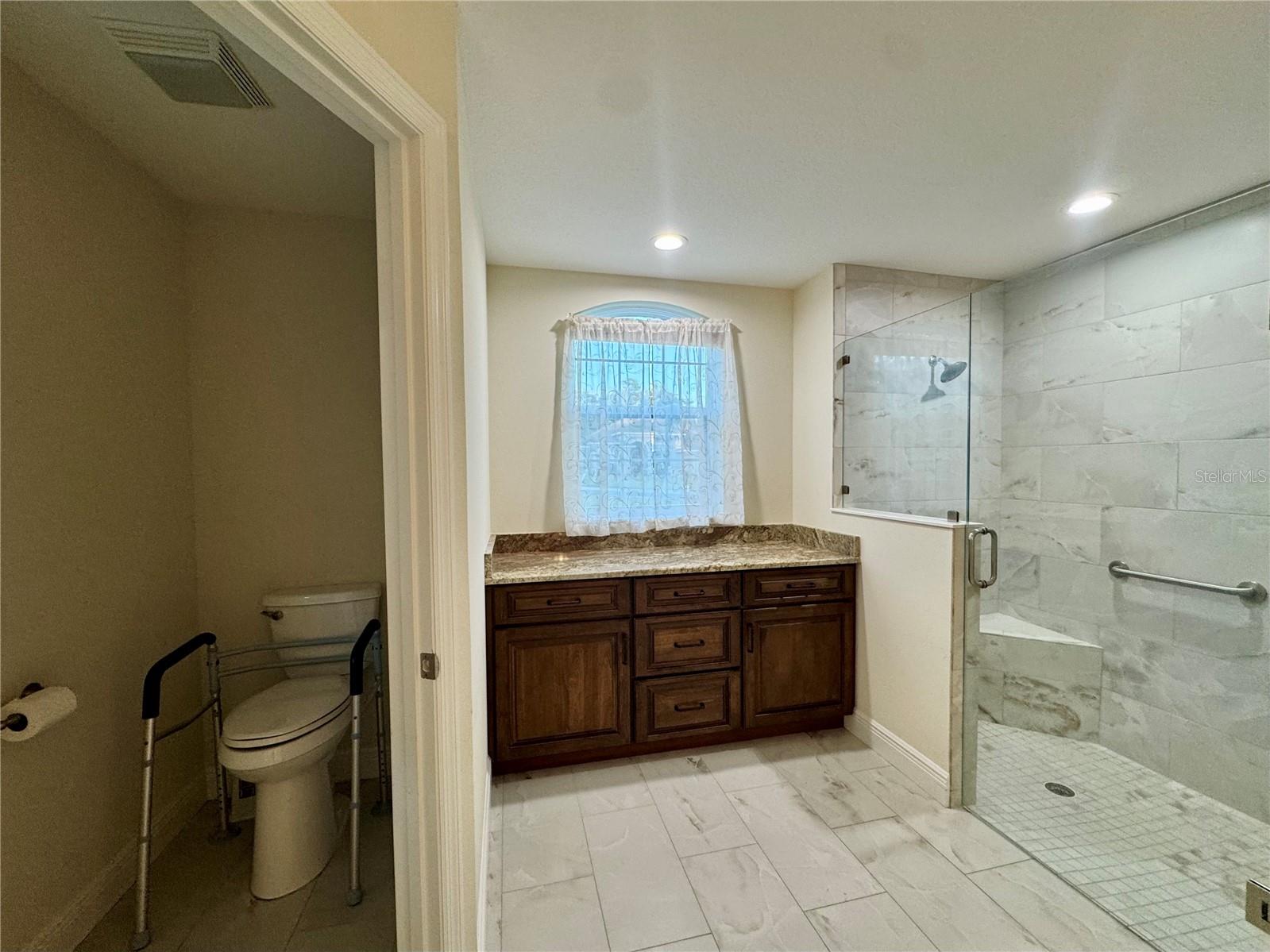 TB8449218 Property Photo