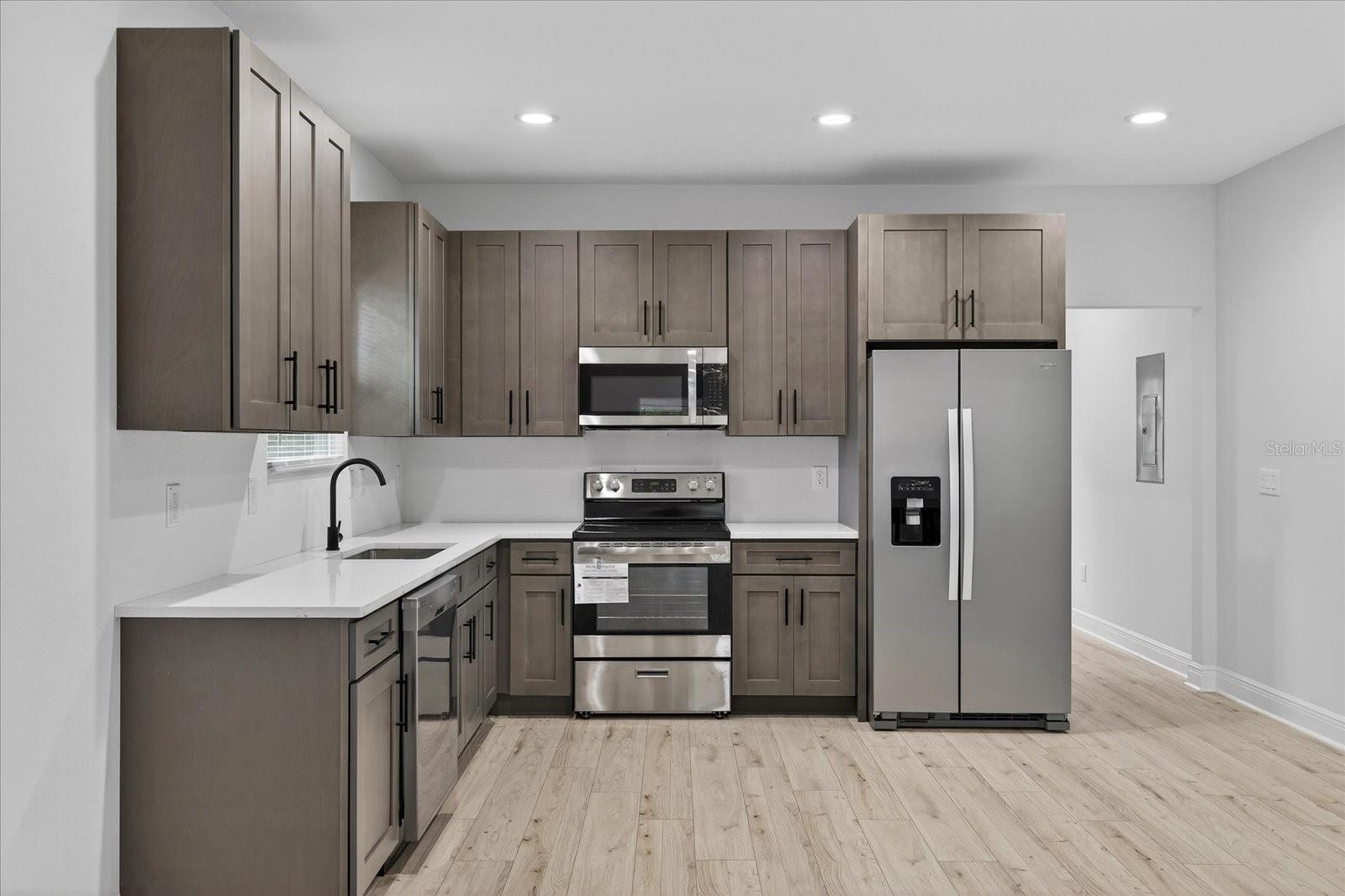 1305 N BURTON ST, PLANT CITY, FL, 33563