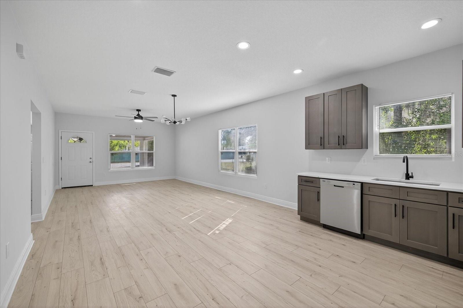 1305 N BURTON ST, PLANT CITY, FL, 33563