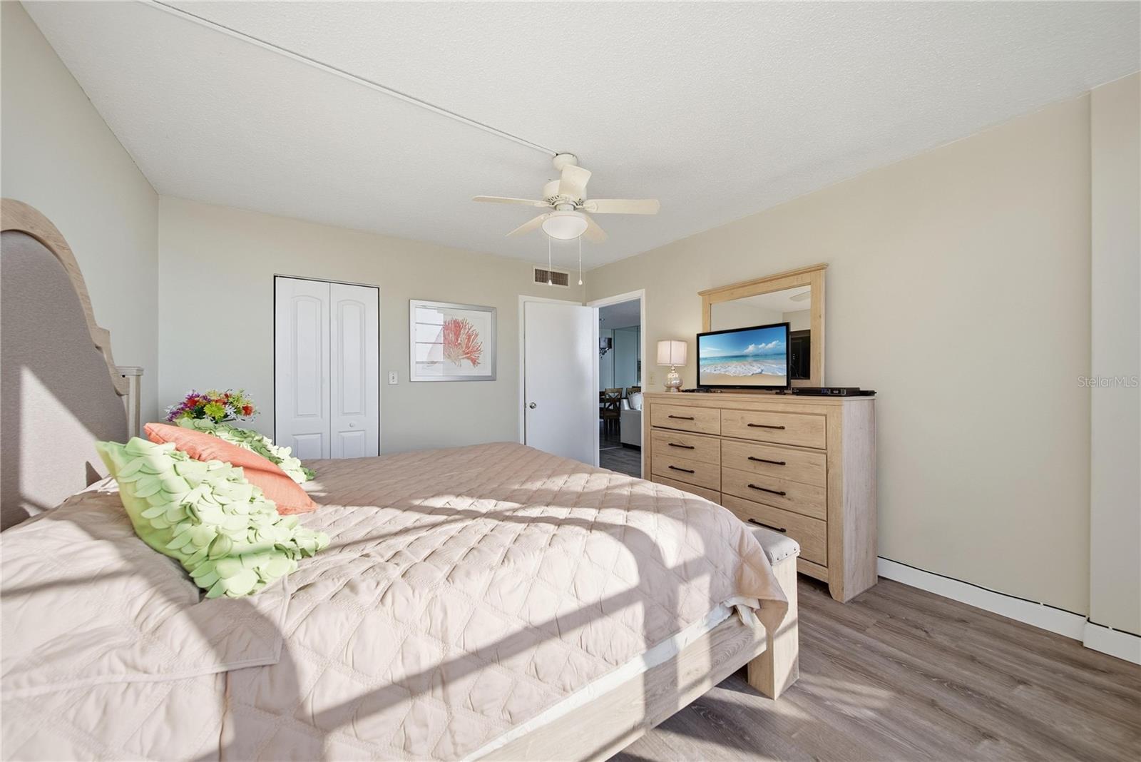 17580 GULF BLVD #302, REDINGTON SHORES, FL, 33708