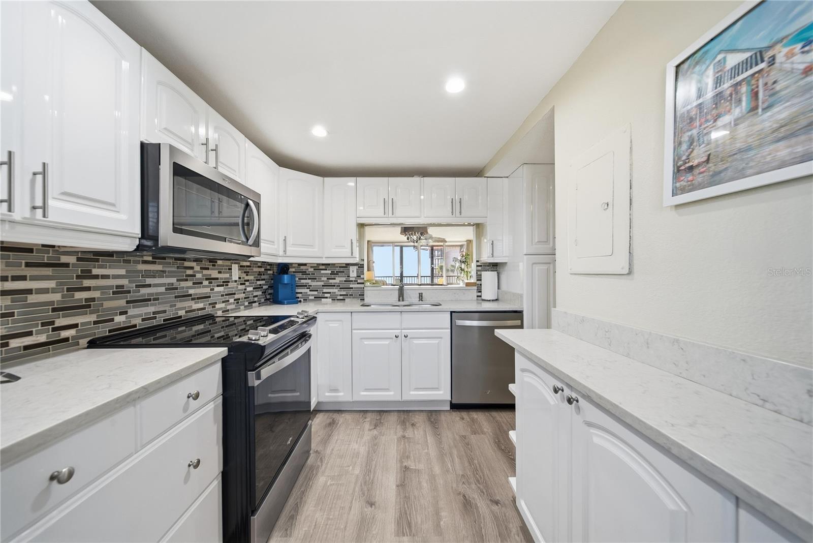 17580 GULF BLVD #302, REDINGTON SHORES, FL, 33708