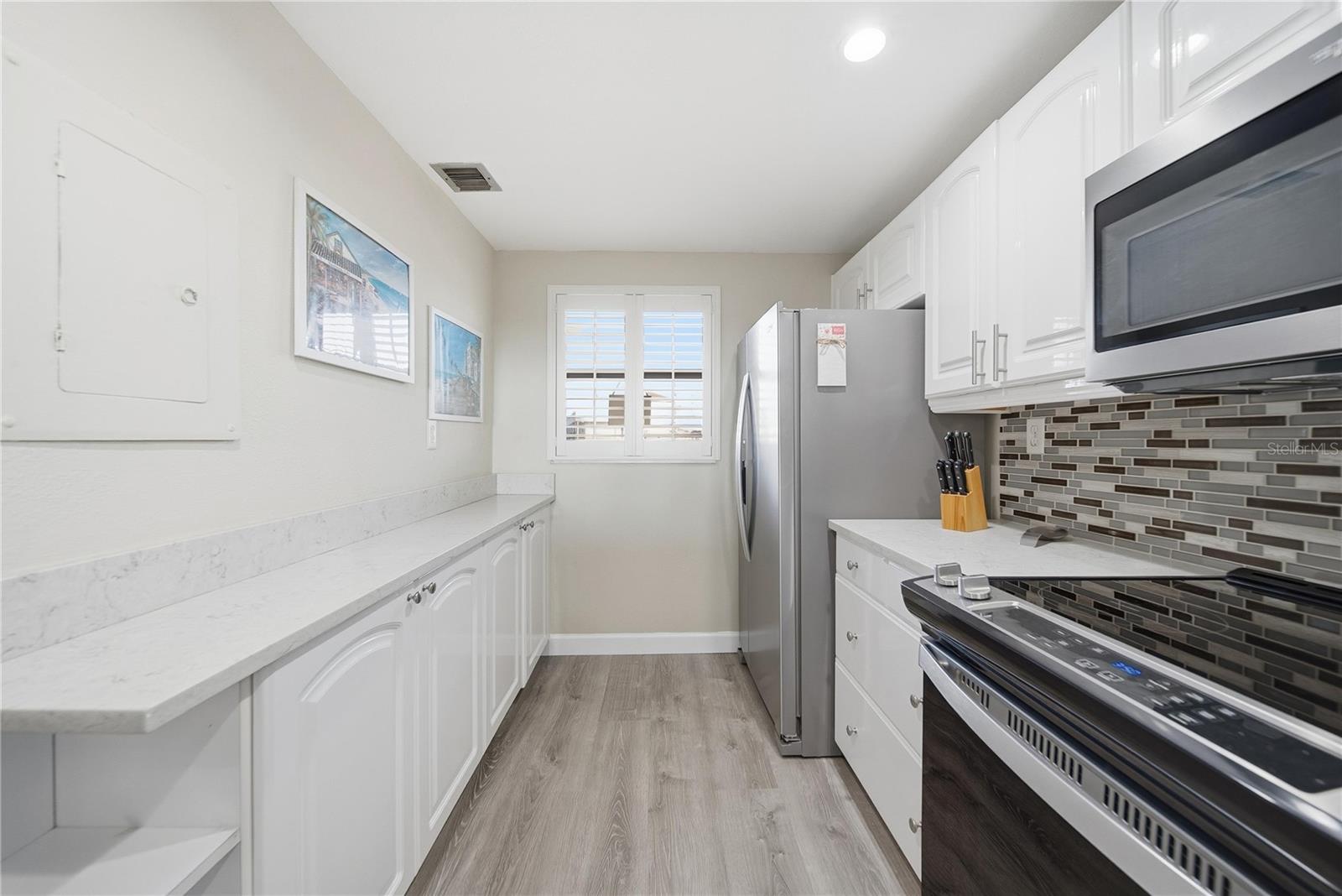 17580 GULF BLVD #302, REDINGTON SHORES, FL, 33708