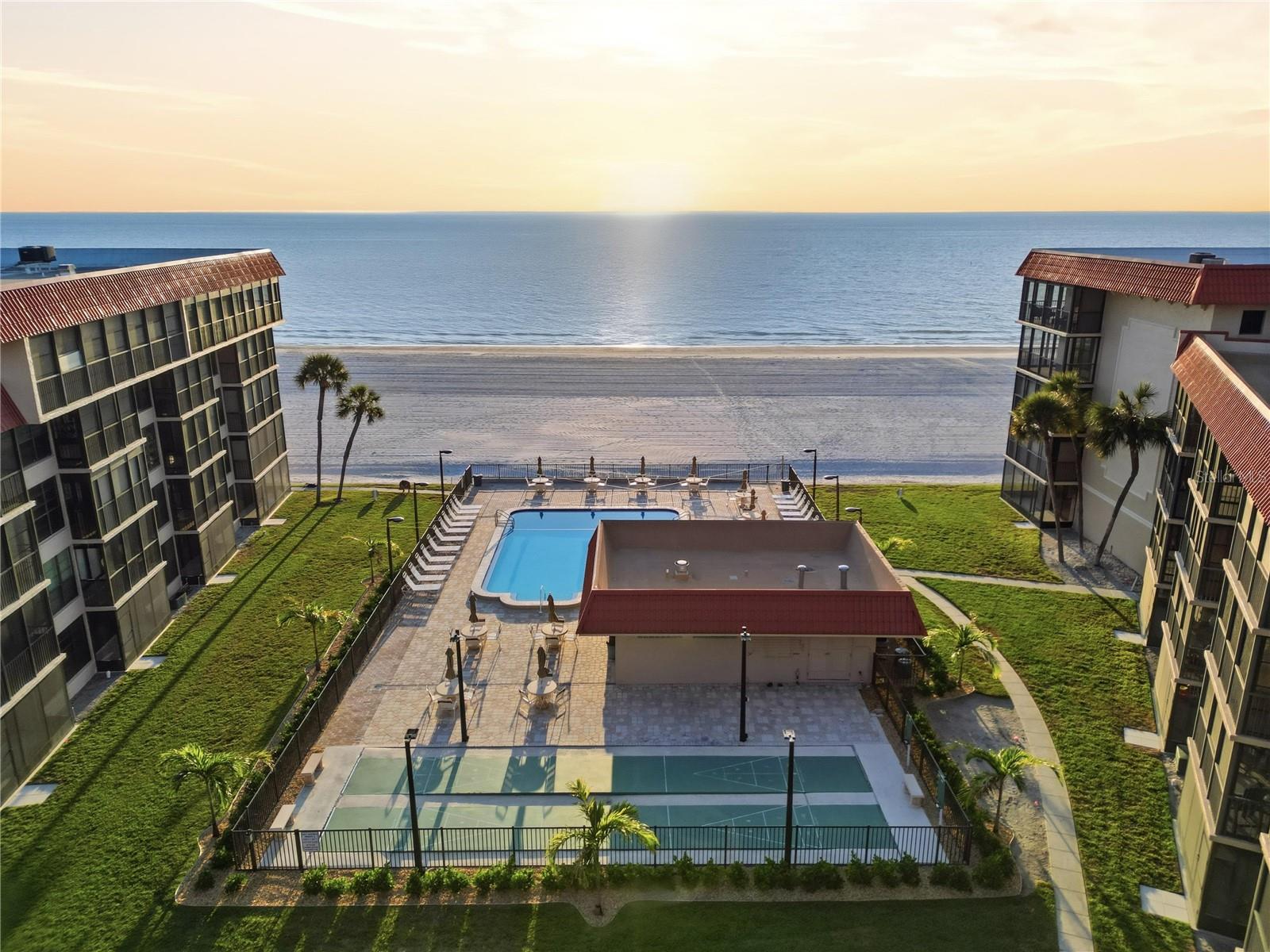 17580 GULF BLVD #302, REDINGTON SHORES, FL, 33708