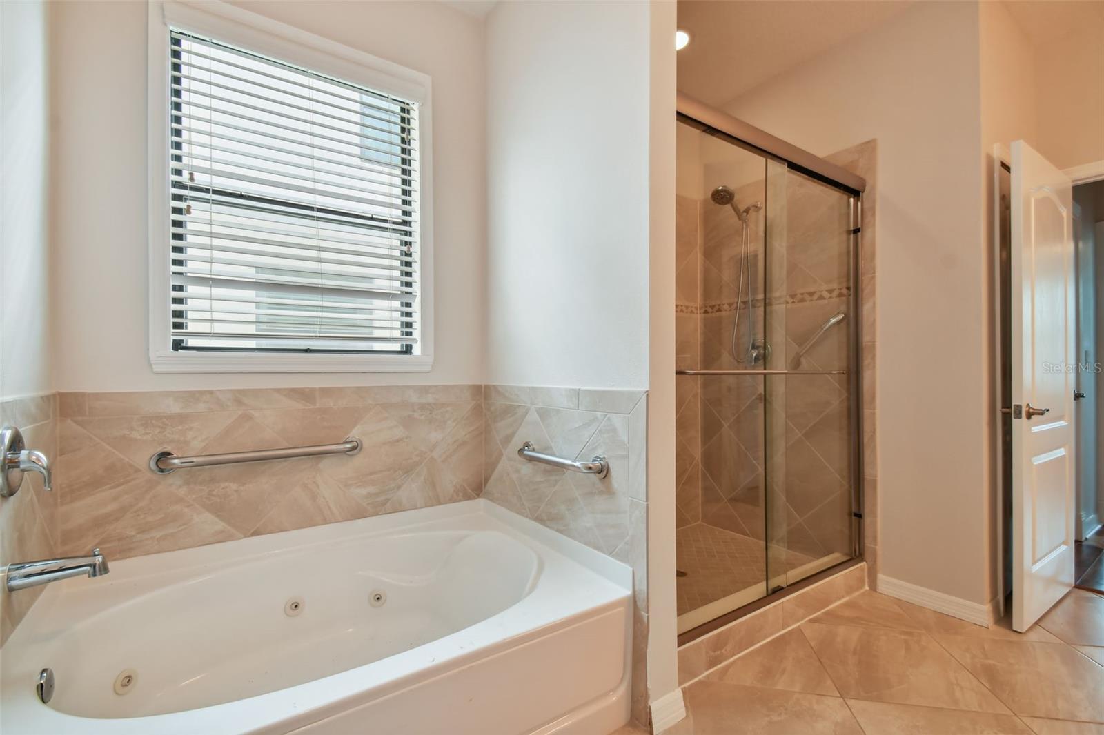 8112 36TH ST E, SARASOTA, FL, 34243