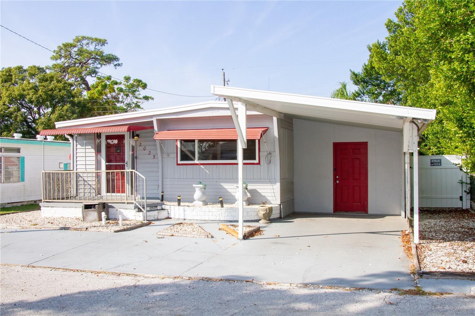 TB8449289 Property Photo