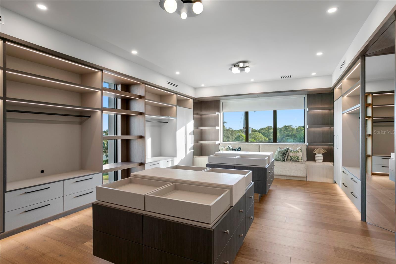 TB8449312 Property Photo