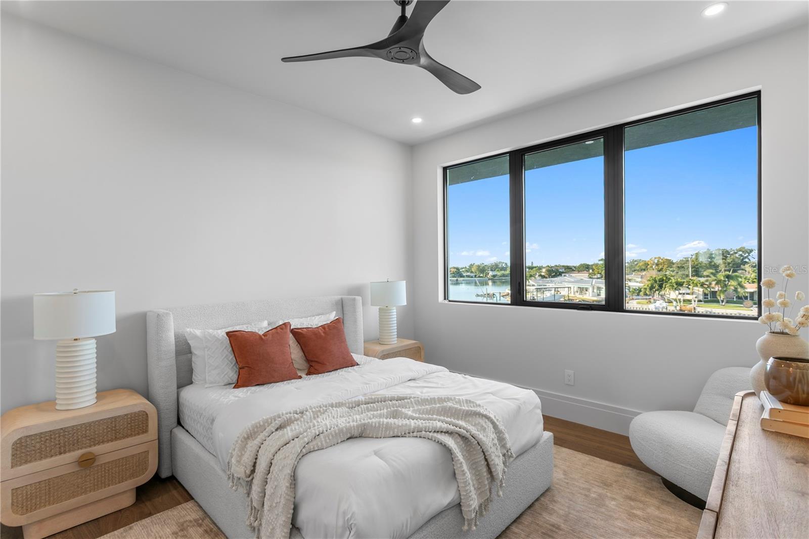 TB8449312 Property Photo