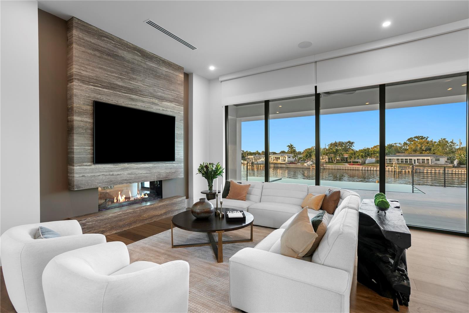 TB8449312 Property Photo