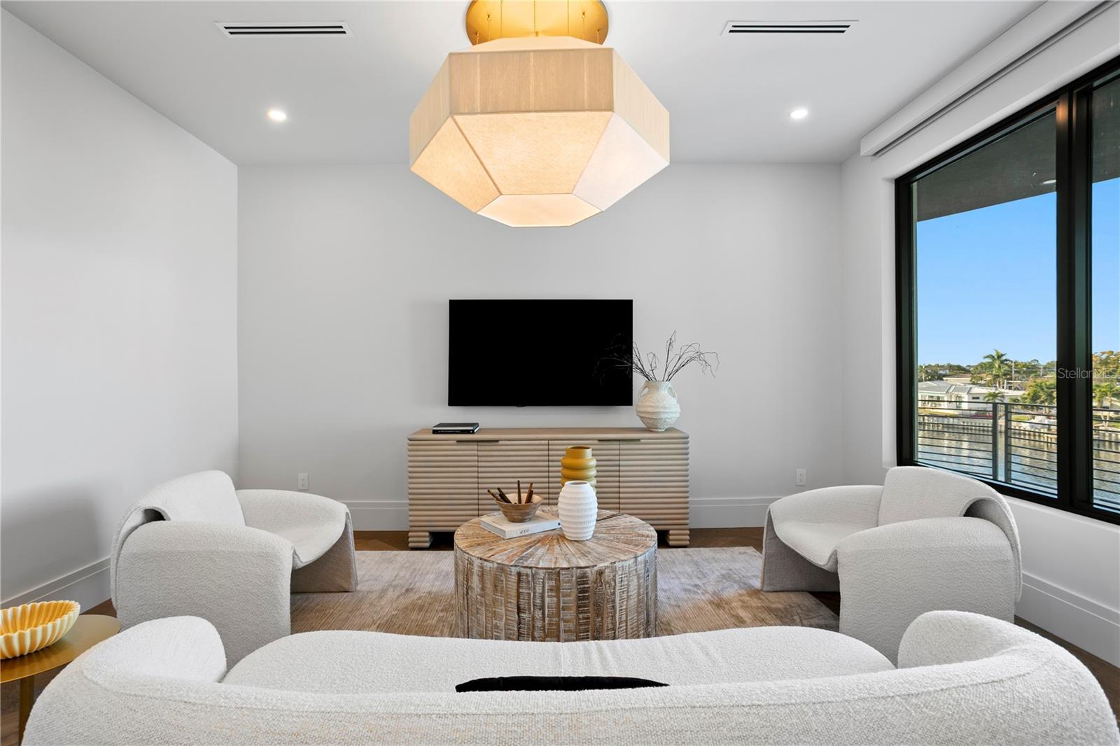 TB8449312 Property Photo