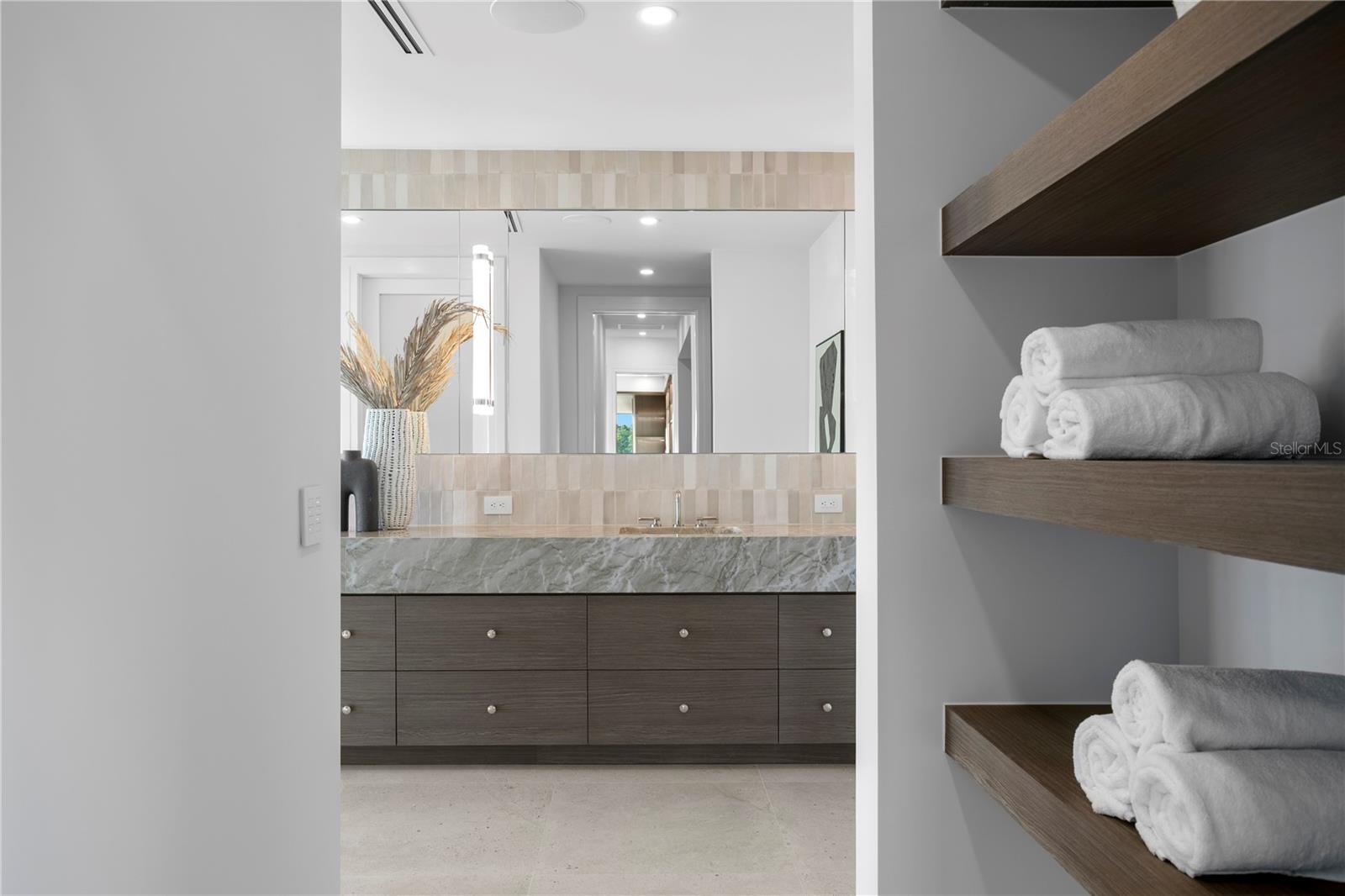 TB8449312 Property Photo