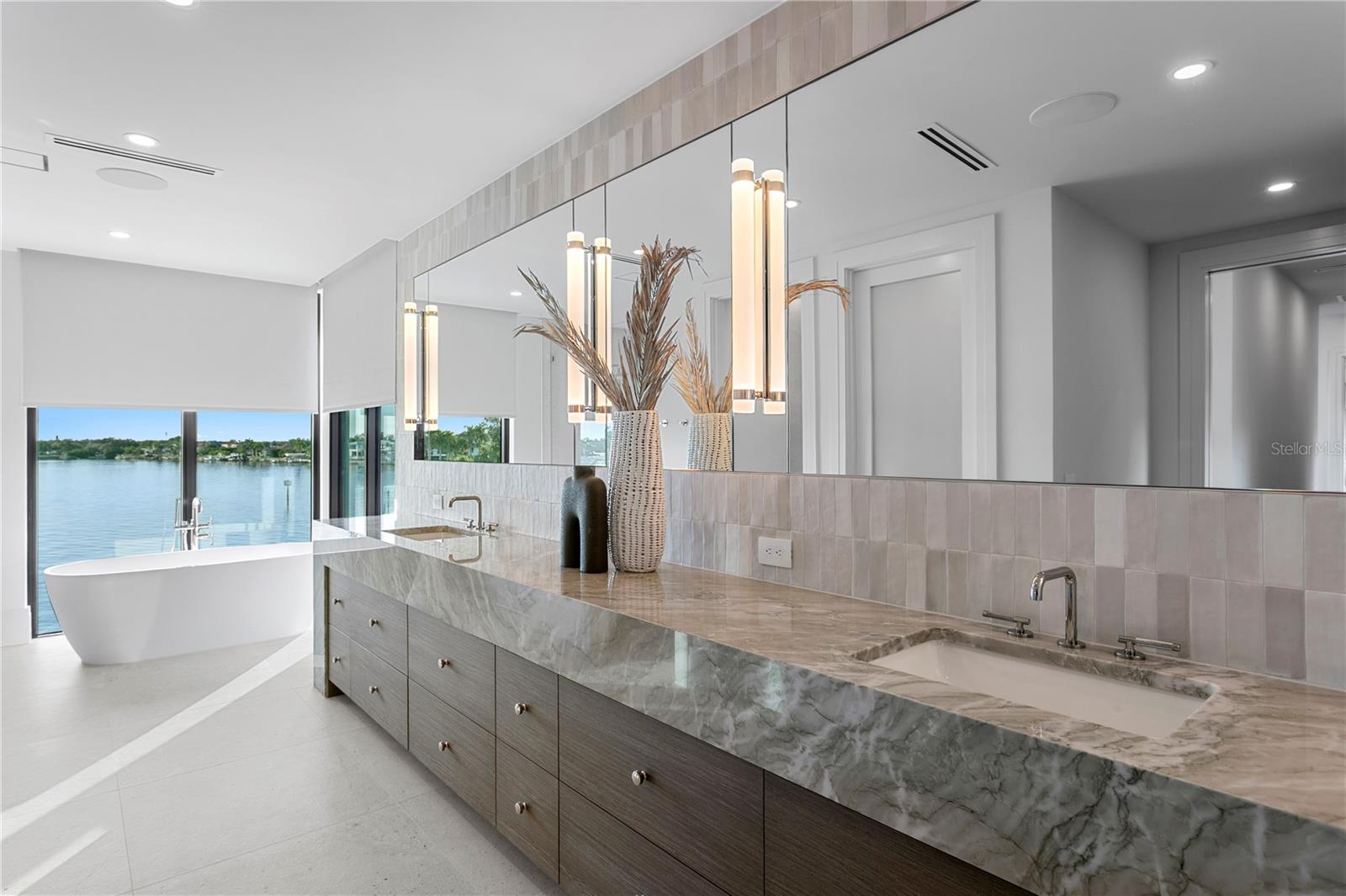 TB8449312 Property Photo