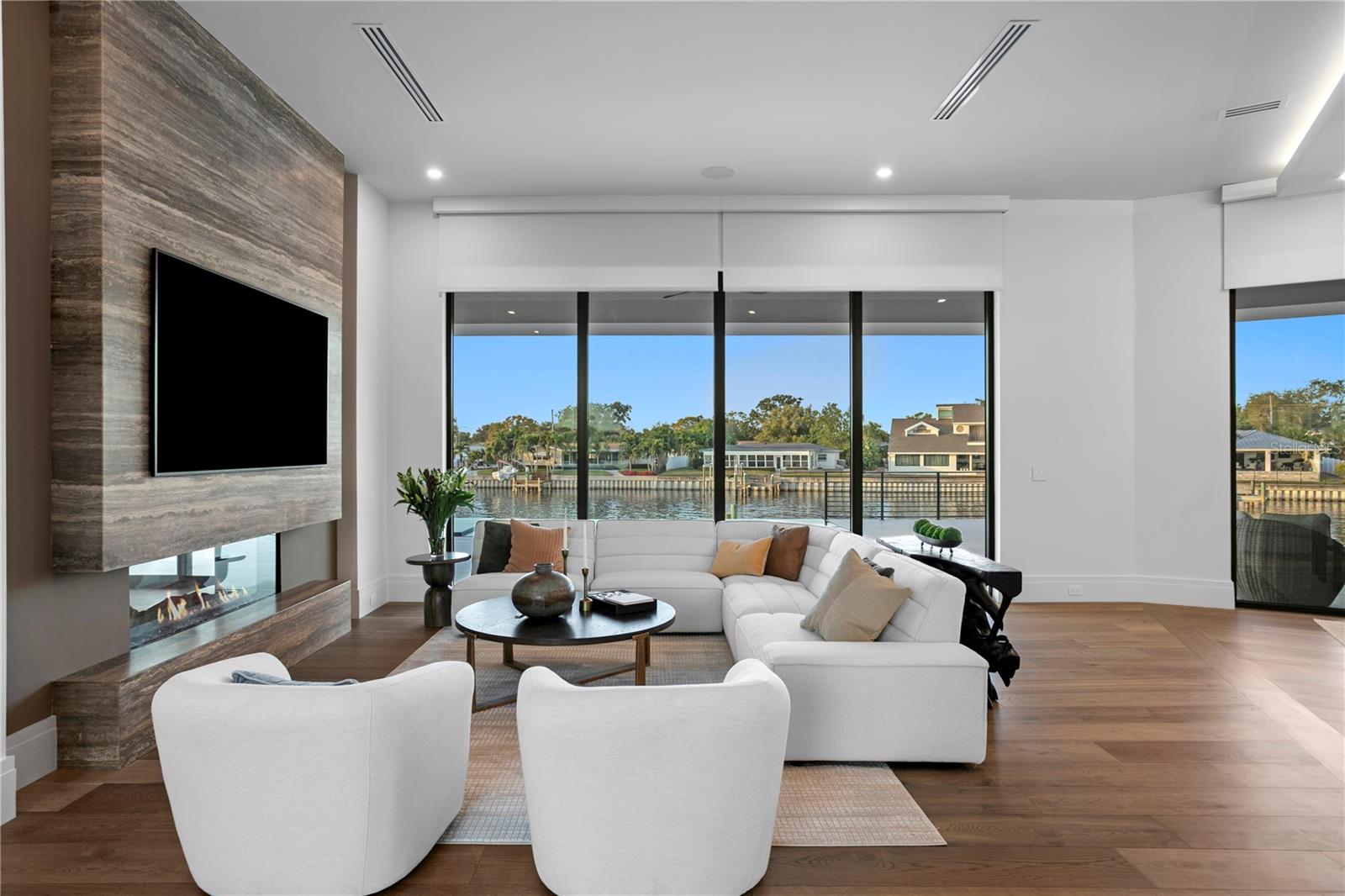 TB8449312 Property Photo