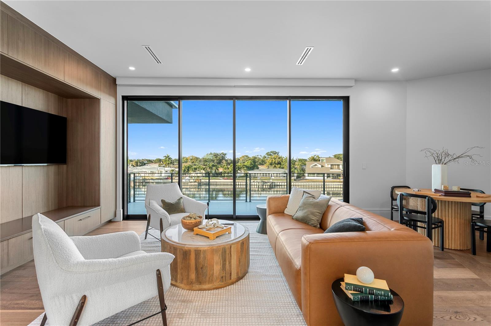 TB8449312 Property Photo