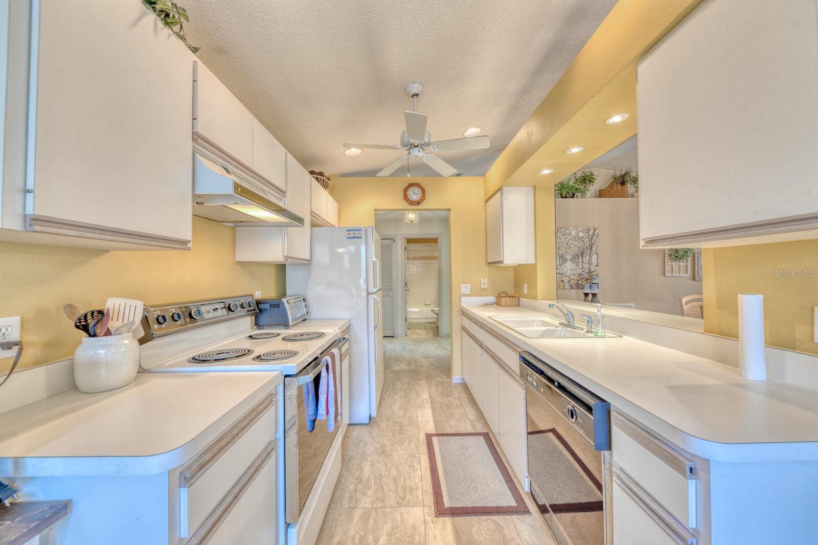 5634 SHEFFIELD GREENE CIR #18, SARASOTA, FL, 34235