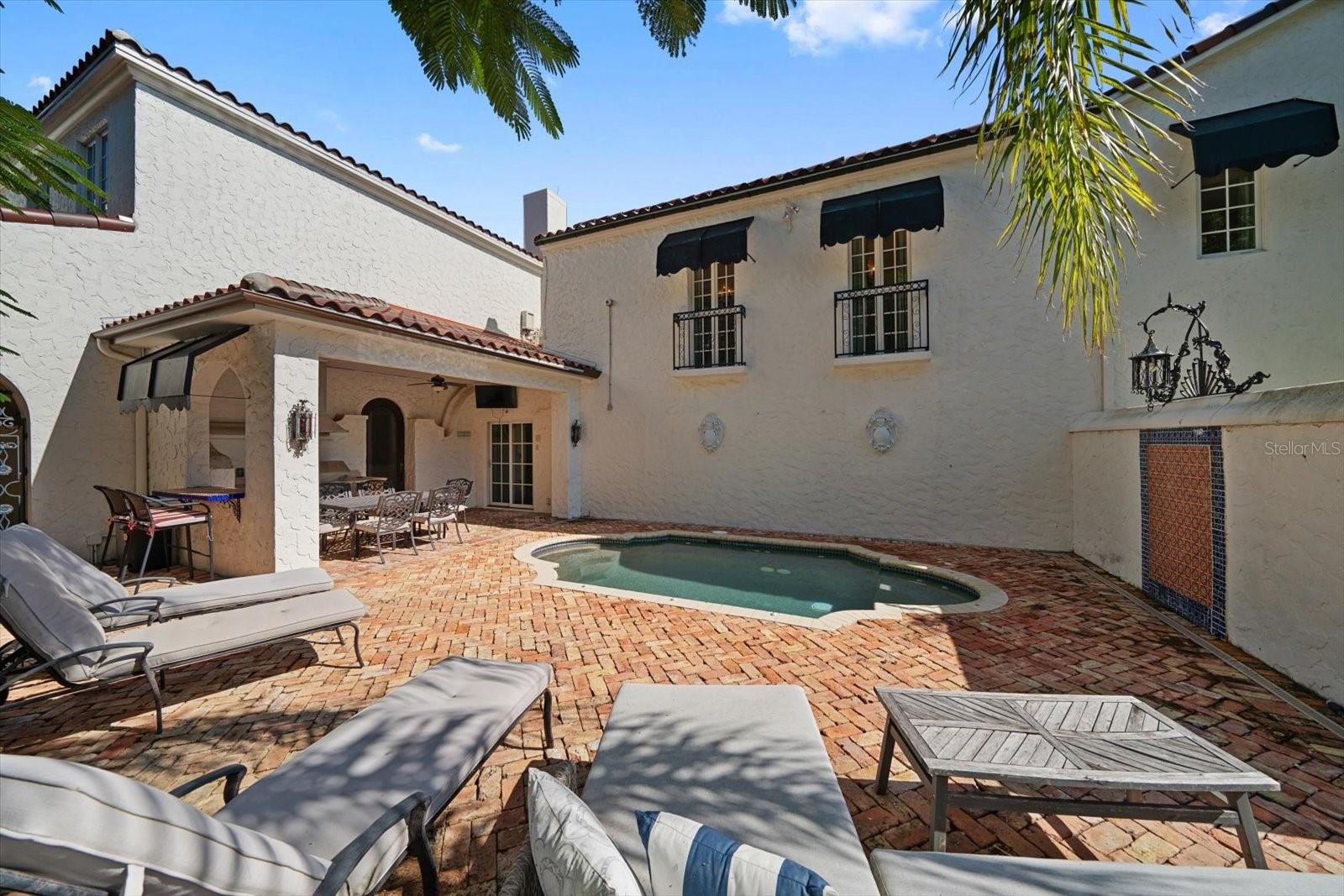 TB8449464 Property Photo