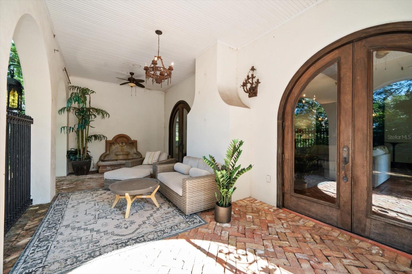 TB8449464 Property Photo