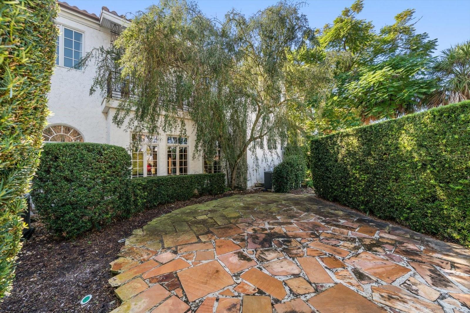 TB8449464 Property Photo