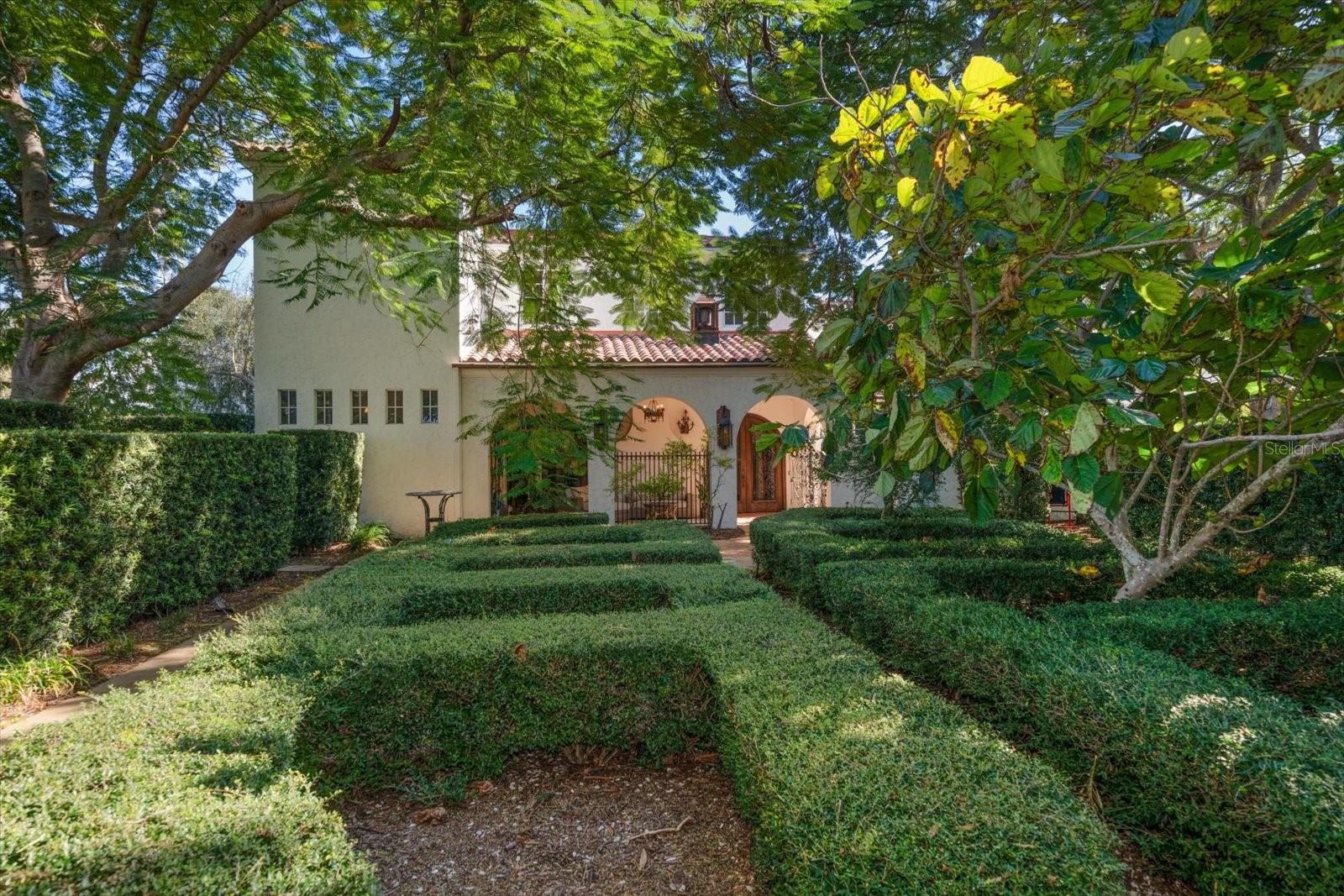 TB8449464 Property Photo