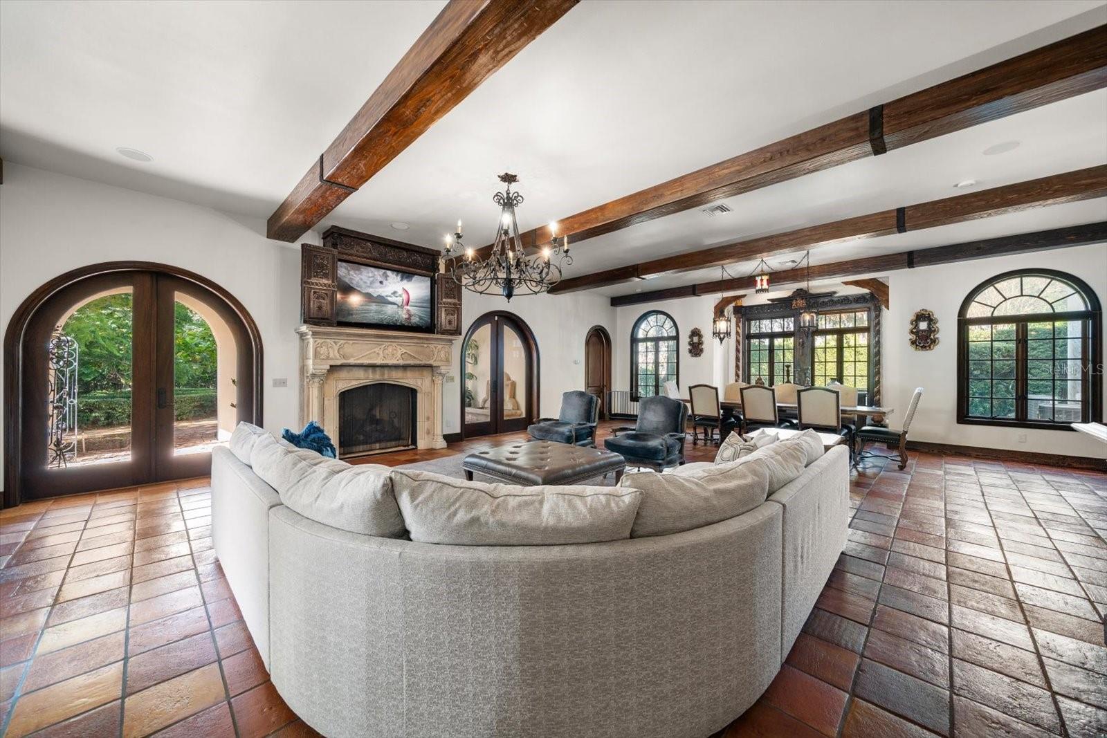 TB8449464 Property Photo