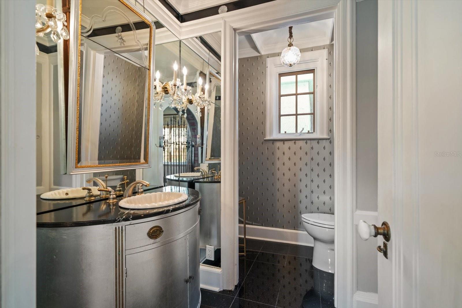 TB8449464 Property Photo