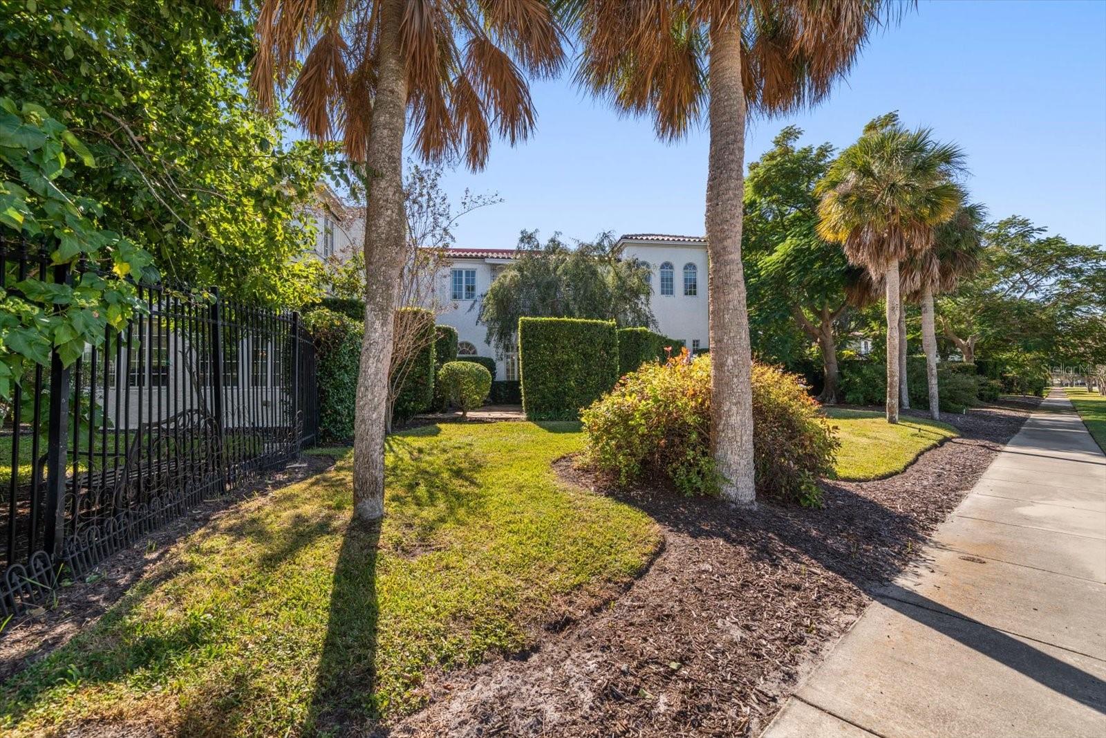 TB8449464 Property Photo