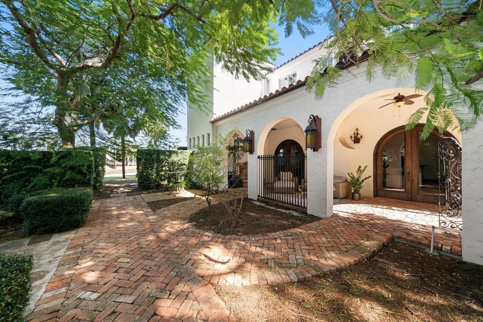 TB8449464 Property Photo