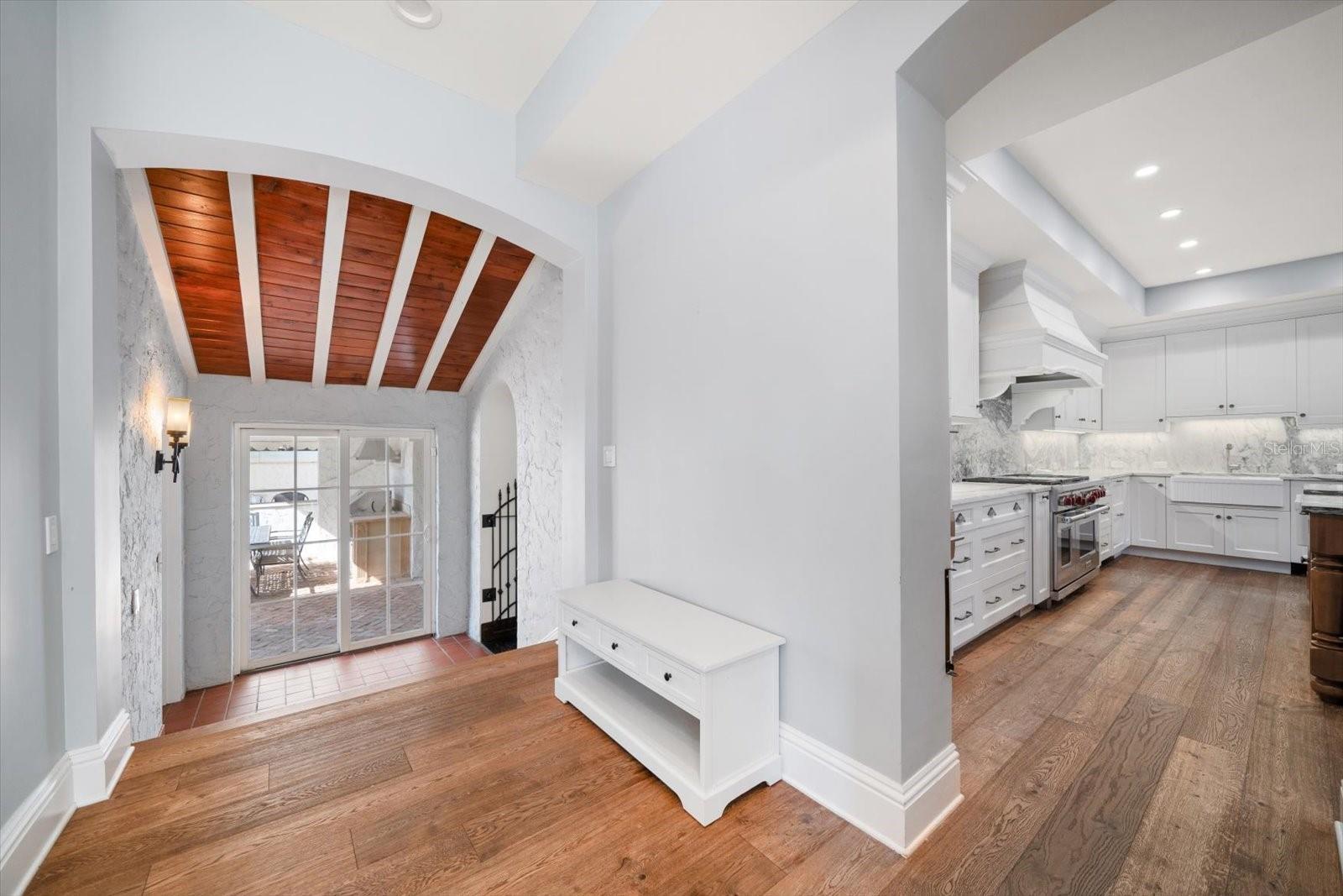 TB8449464 Property Photo